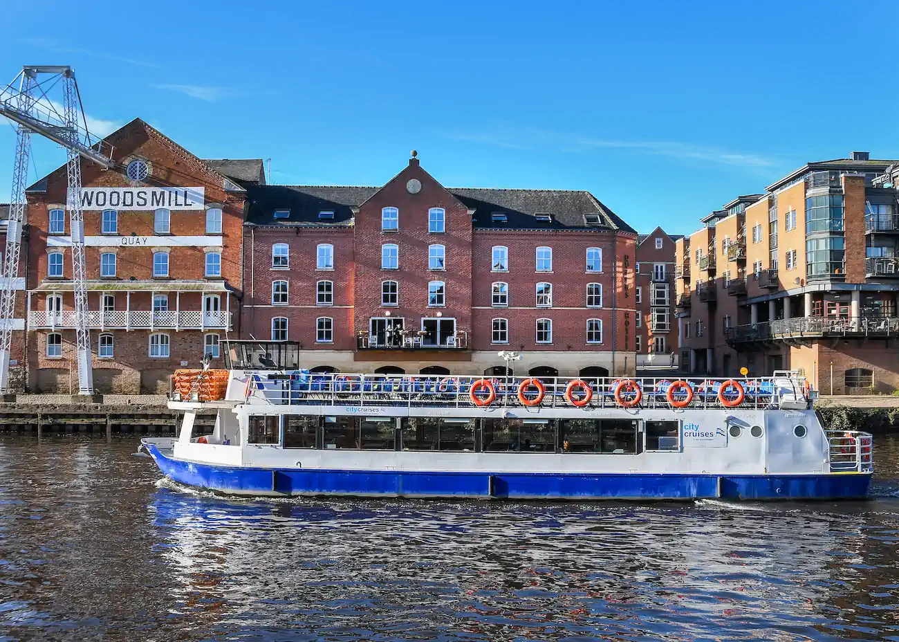 Queens Hotel York with boat